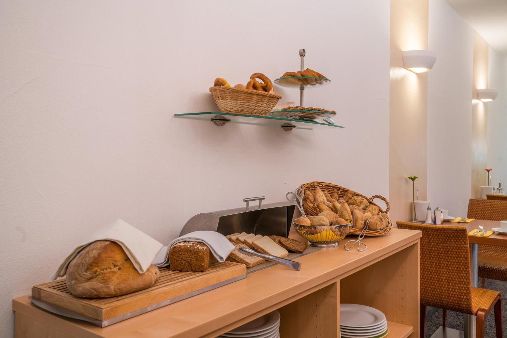 Отель Airporthotel Residenz 3*
